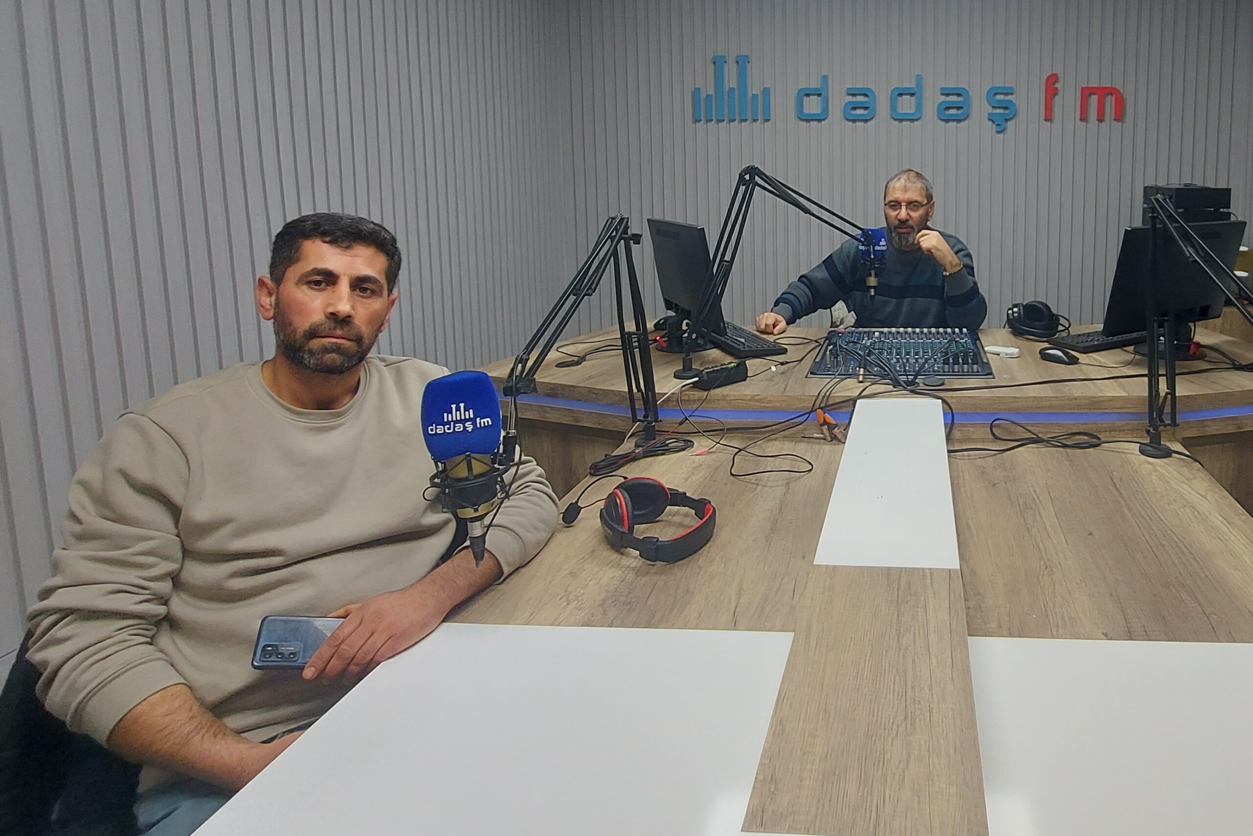 Sanatçı Fatih Çiçek, Dadaş FM’de “Oktay’dan Müzik Ziyafeti”nin Konuğu Oldu